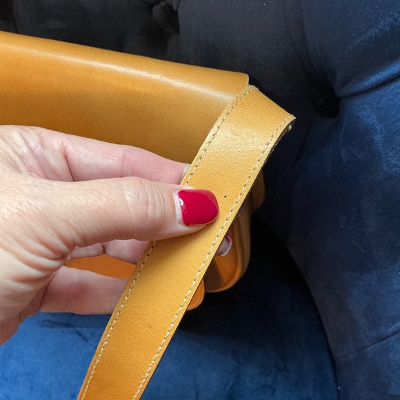 Francesco Biasia Tan Leather Crossbody Bag - Picture 2 of 12